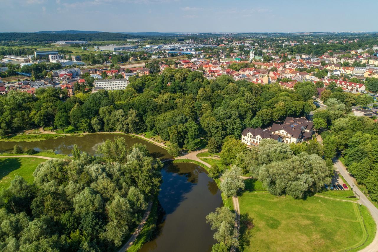 Dworek Skawinski Skawina Bagian luar foto